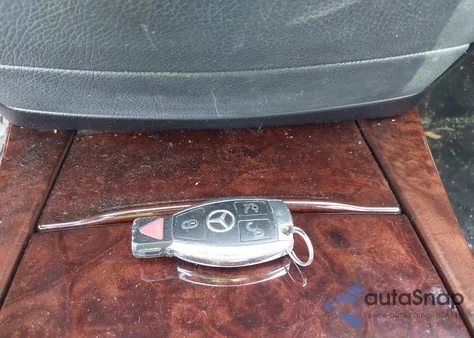 2013 Mercedes-Benz S 550 z USA, uszkodzony, nr VIN WDDNG7DB7DA520577